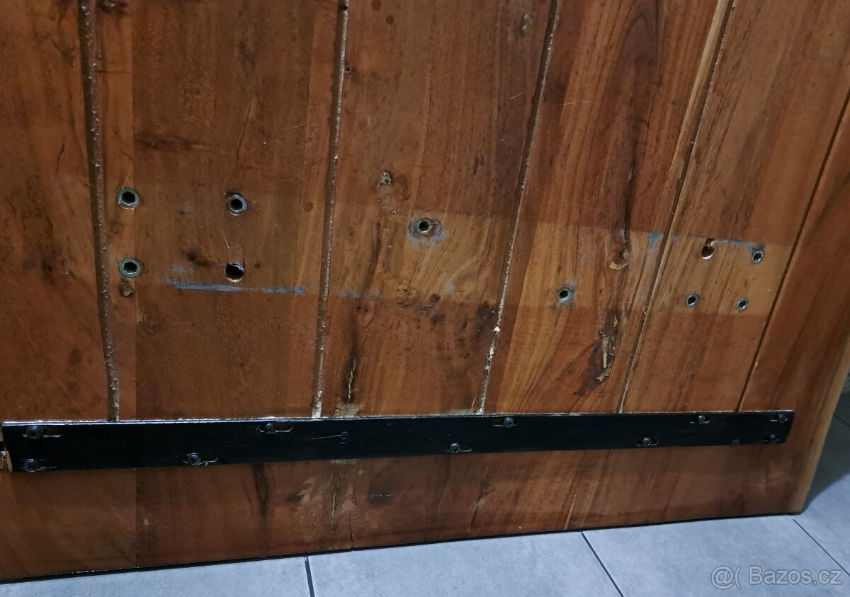 Nabízím k prodeji akáciový stůl - 5