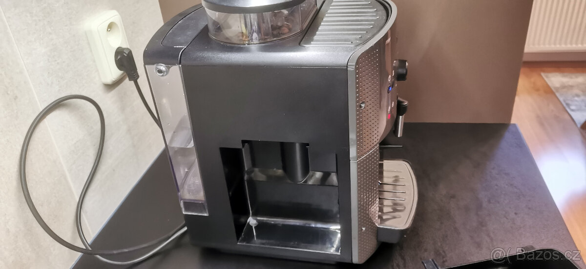 Krups Essential EA81 - automatický kávovar - 5