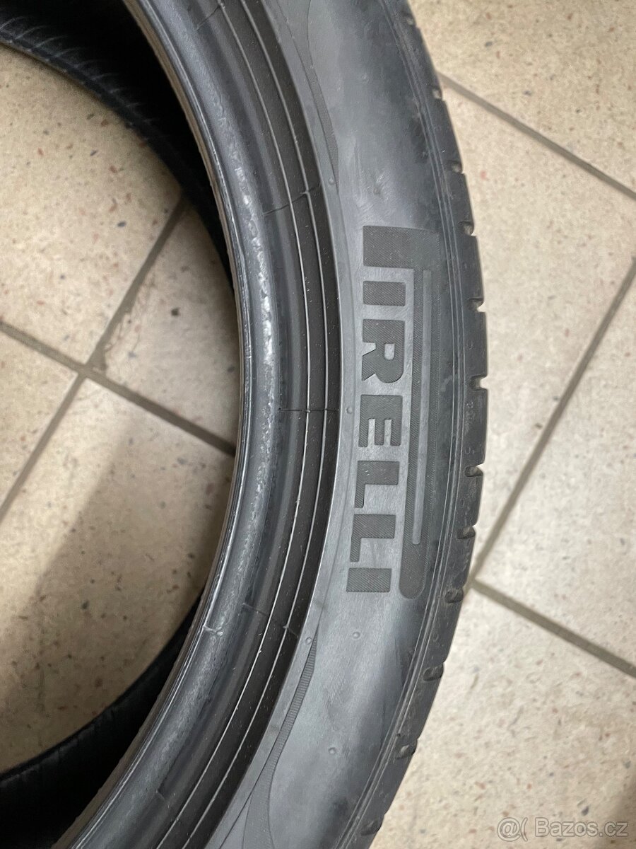 Pneu 245/40R19 - 5