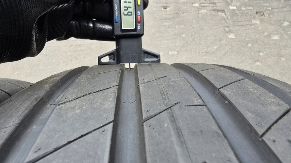 Letní pneu 235/45/20 Good Year - 5