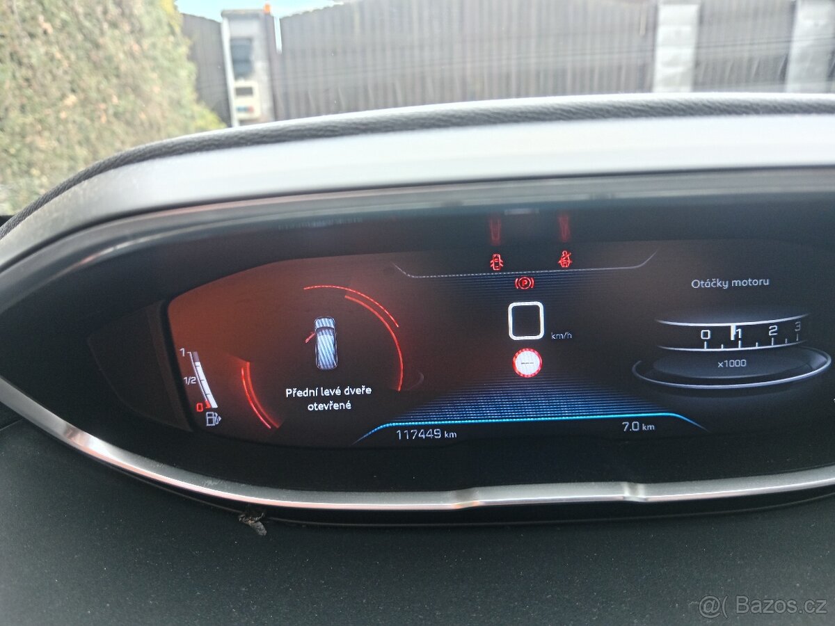 Peugeot 5008 1.5 bluehdi najeto 119 000 - 5