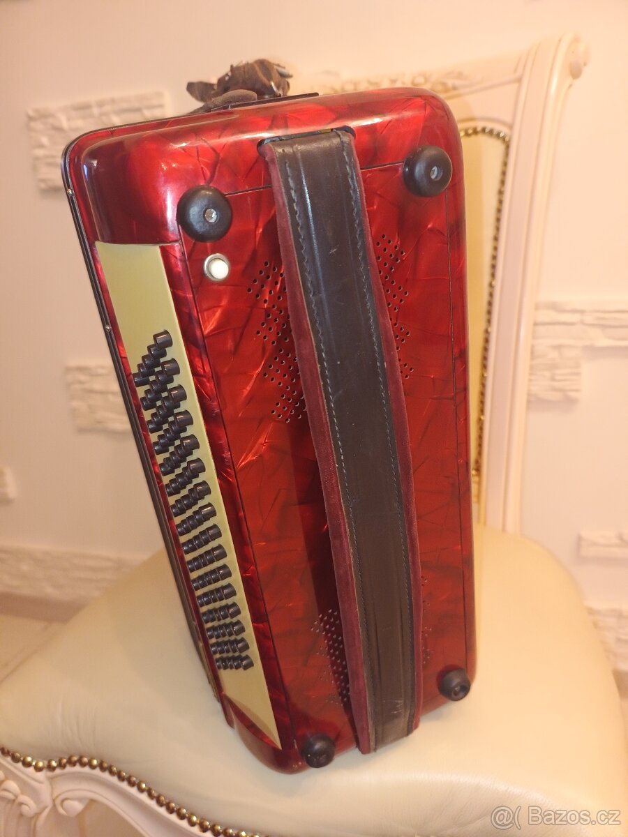 Opravář prodává knoflíkový akordeon 80 basů - 5