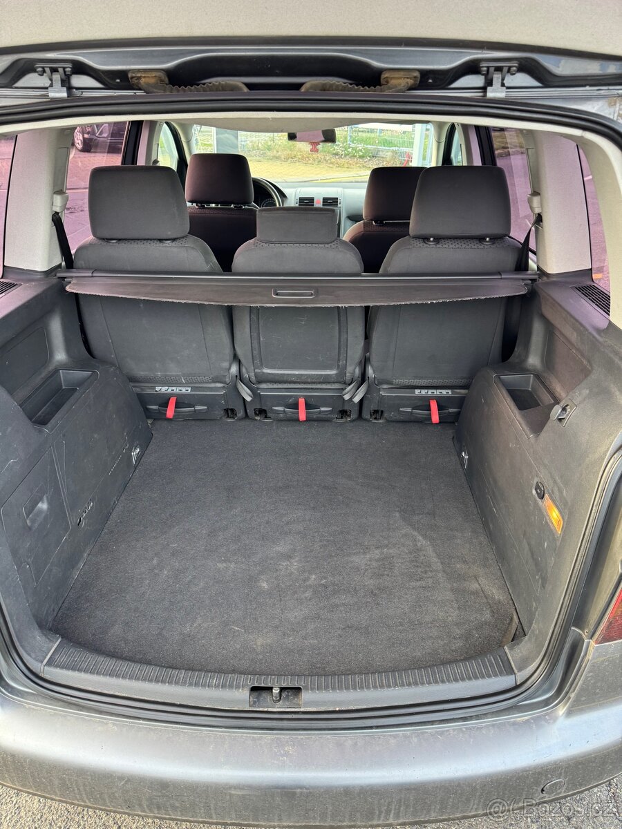 Volkswagen Touran - 5