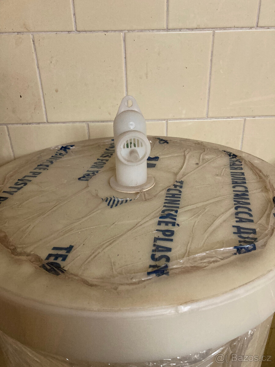 Plastové nádrže 100 lt. polypropylen s konickým dnem - 5