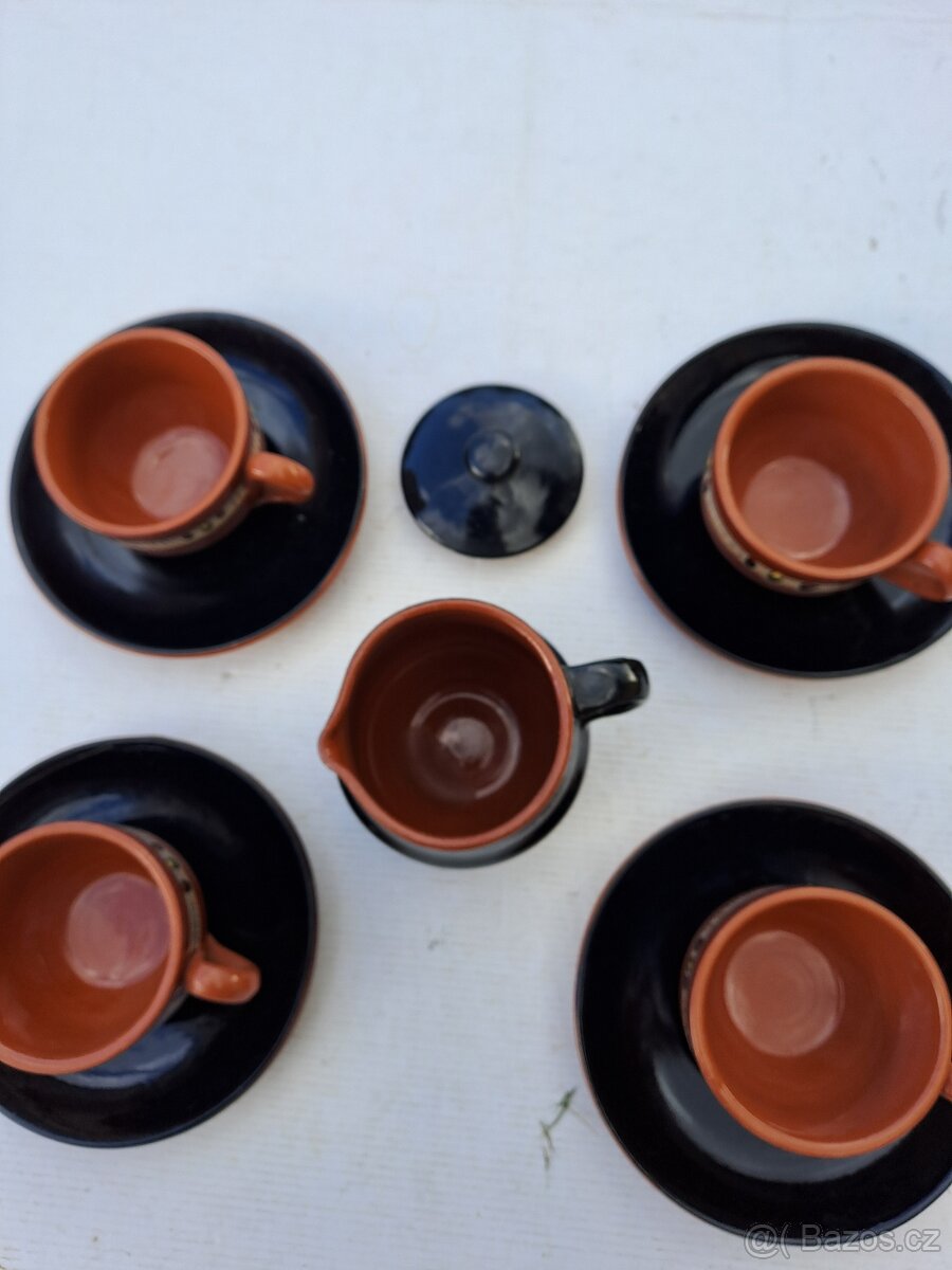 Hrnečky plus konvička. - 5