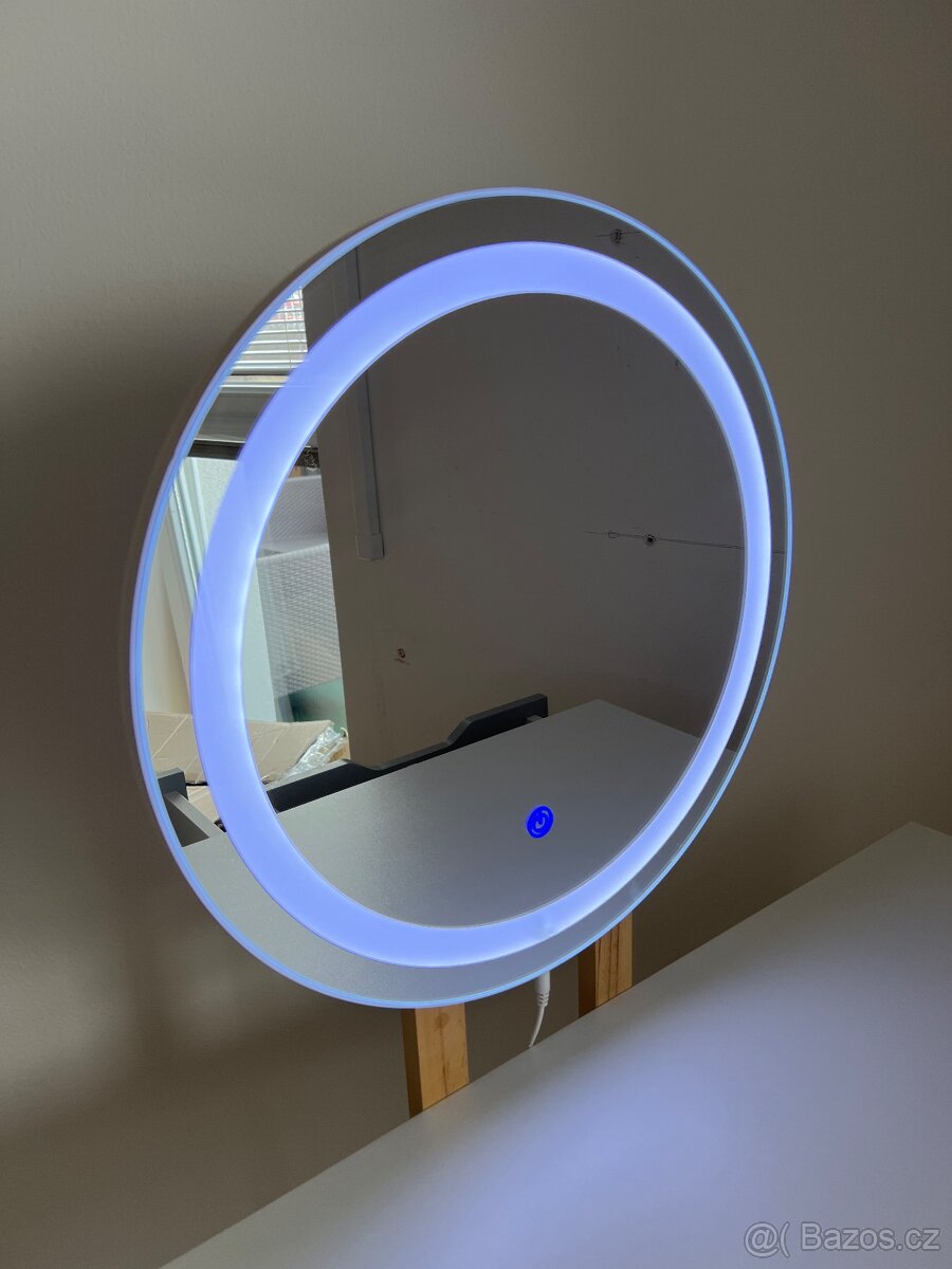 Kosmetický stolek - 5