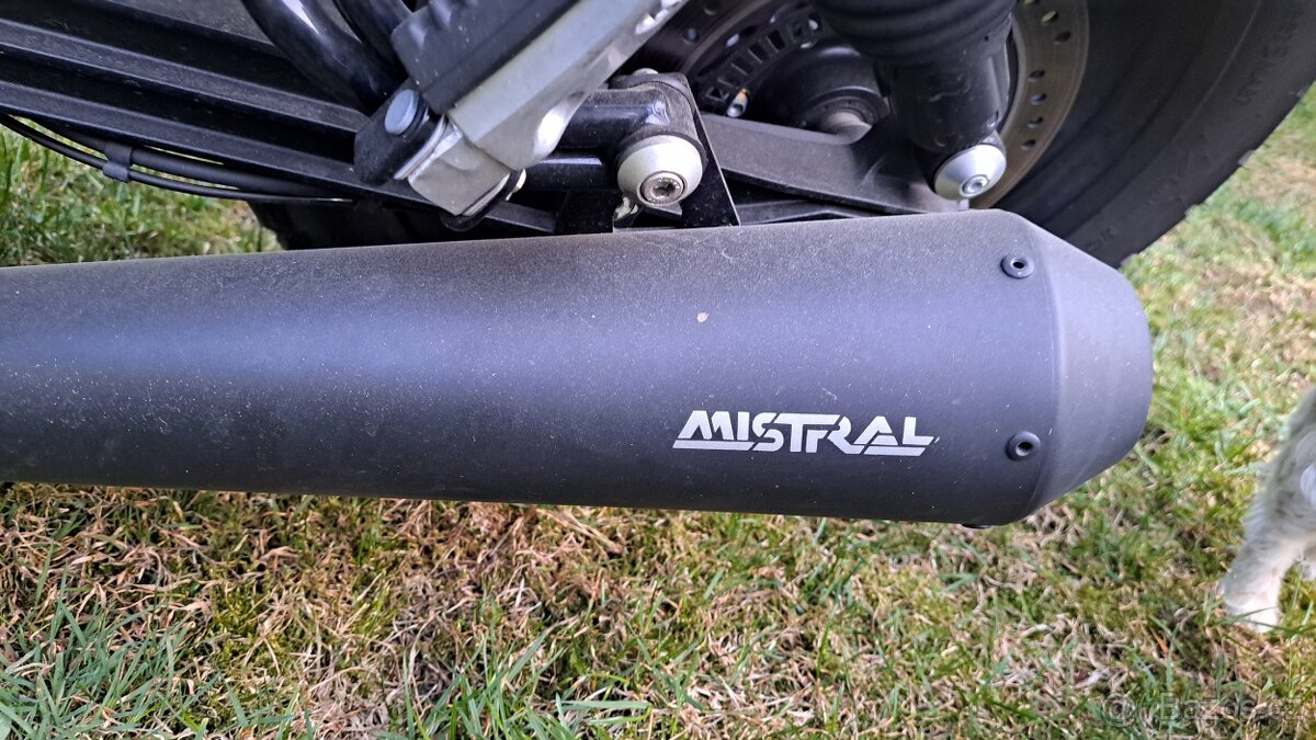 Moto Guzzi V7 Stone - 5