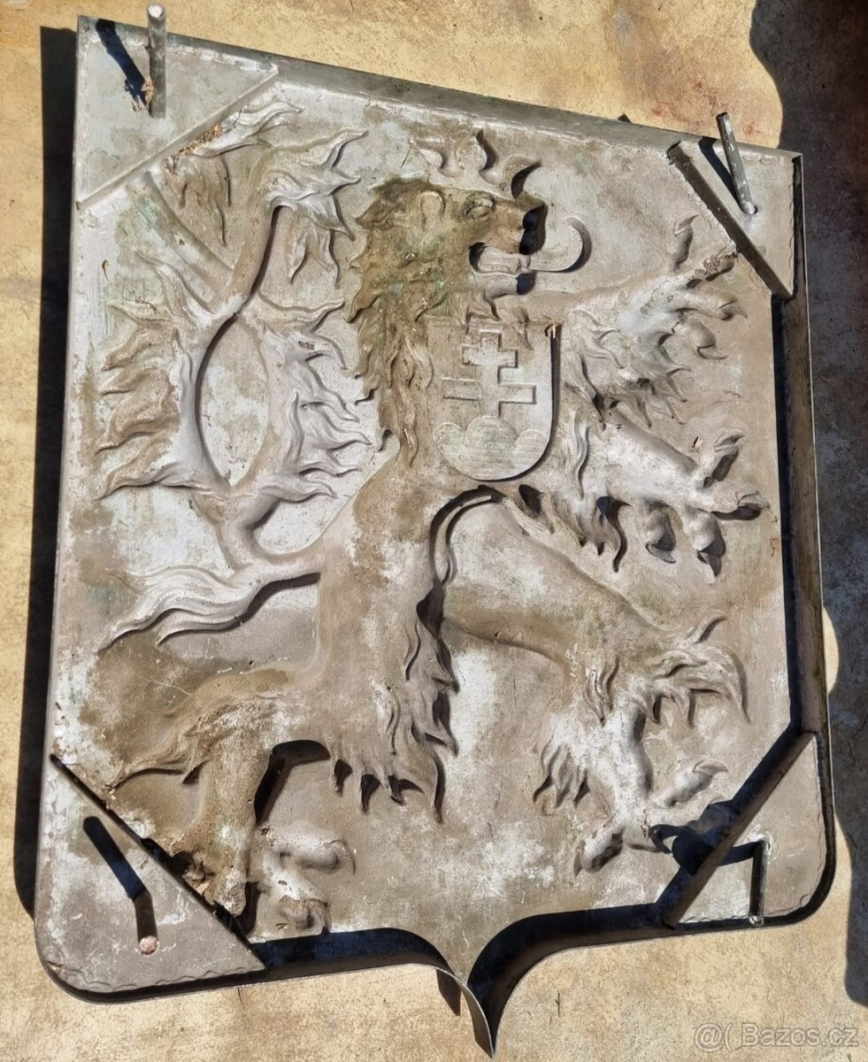 Obří kovový znak LEV Vulkania Prostějov - 5