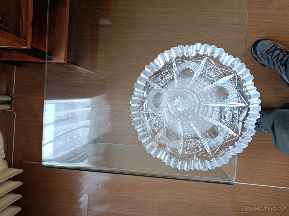 Prodám skleničky a vázu z broušeného skla - 5