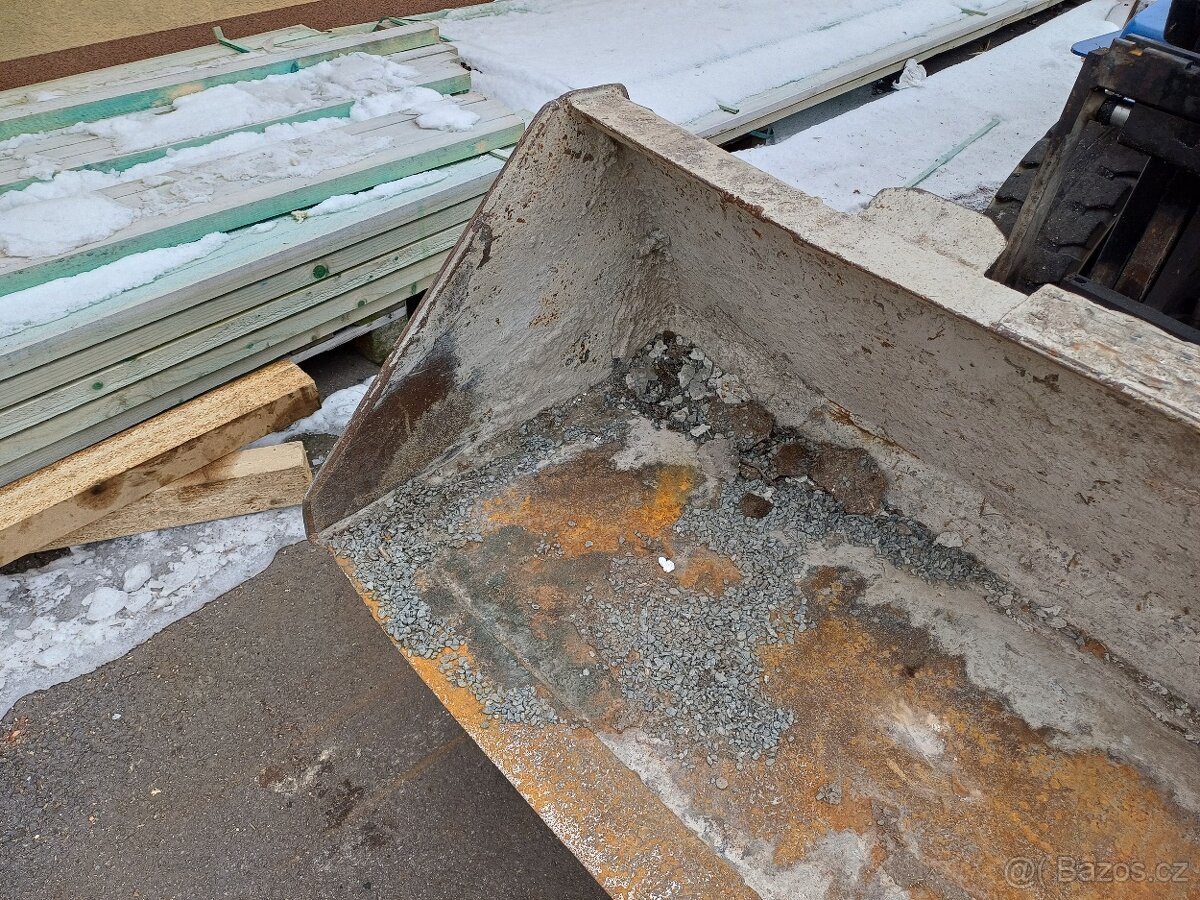 Lopata na Locust nebo UNC - 5