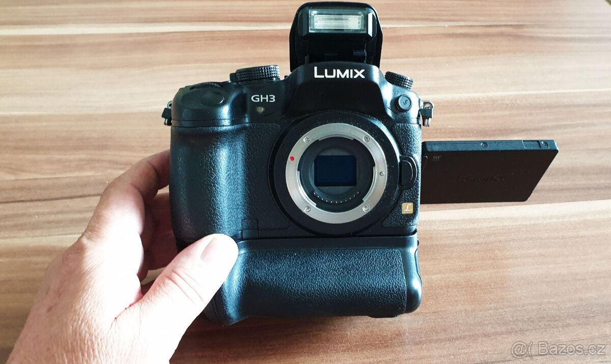 Panasonic Lumix GH3 (tělo + battery grip) - 5