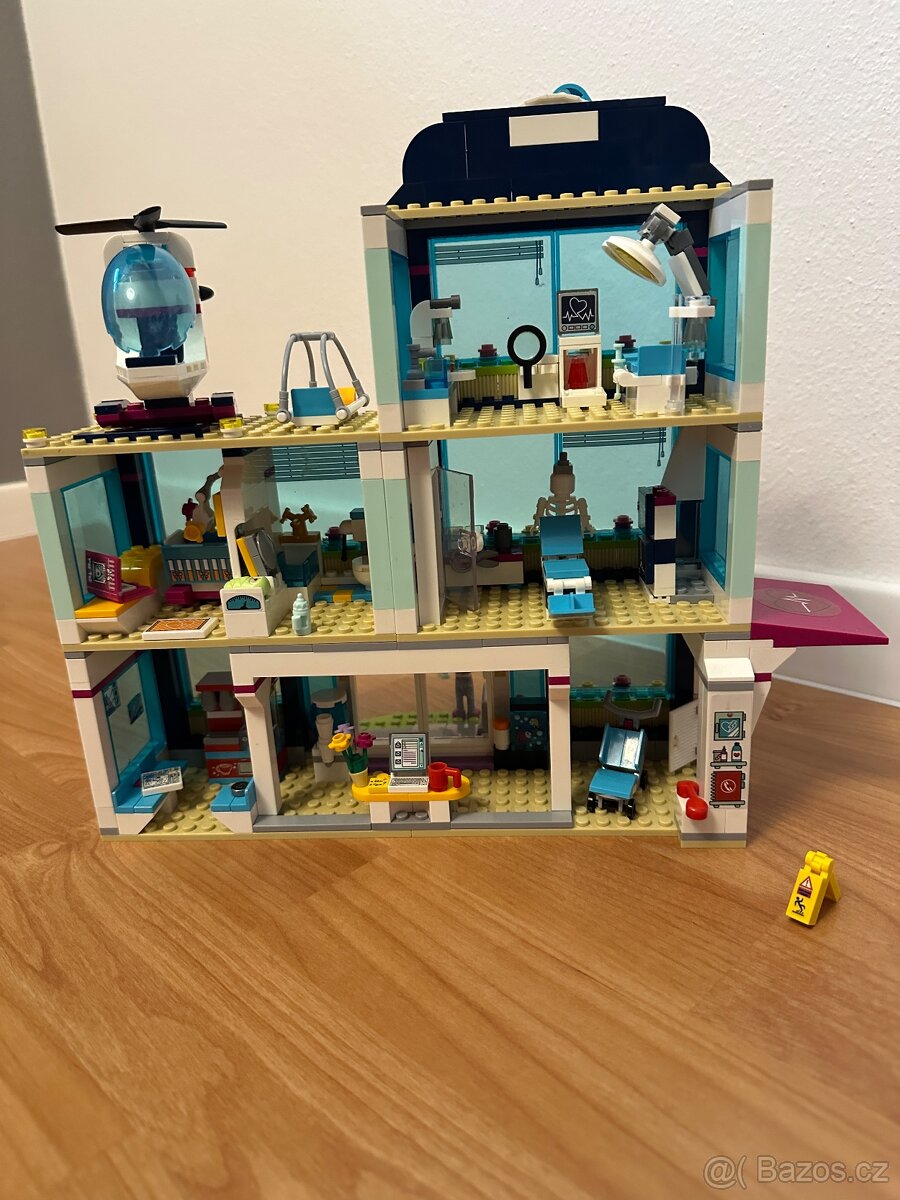 Stavebnice Nemocnice v Heartlake + LEGO 2x - 5