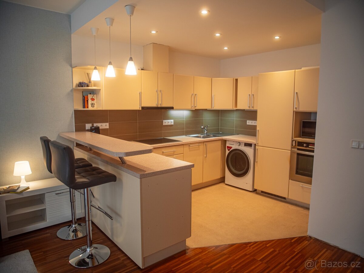 Rezidence s terasou a parkingem na Karlínském náměstí - 5