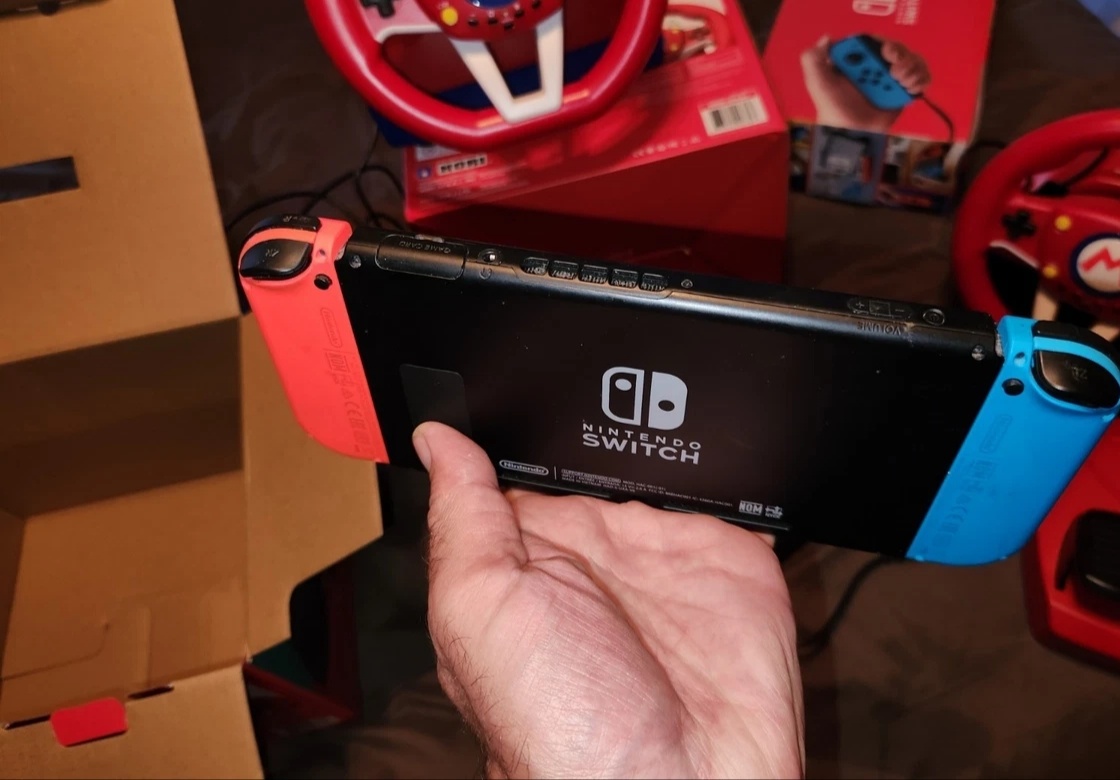 Prodám Nintendo Switch + 2xvolant a 15 her - 5