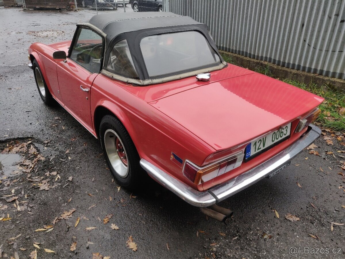 TRIUMPH TR6 1974 - 5