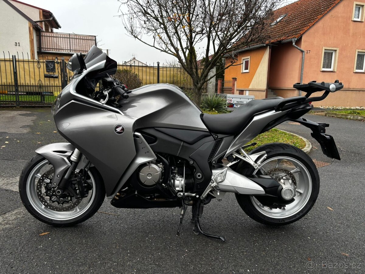 Honda VFR 1200F - 5