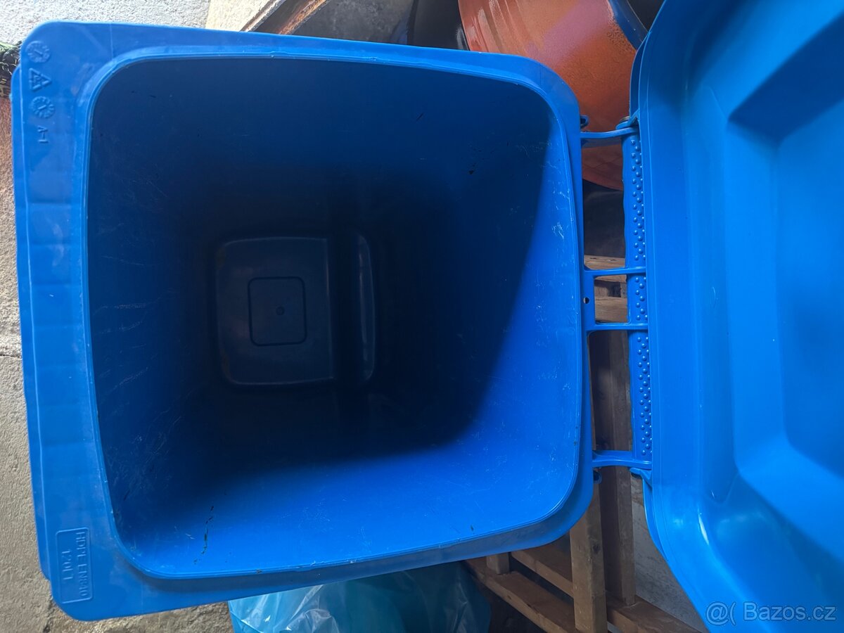 Plastová popelnice 120l - 5