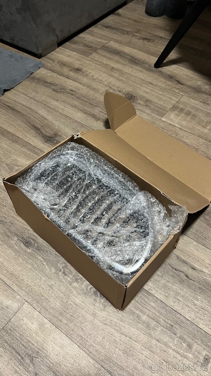 Prodám nové mřížky chladiče na BMW E60. - 5