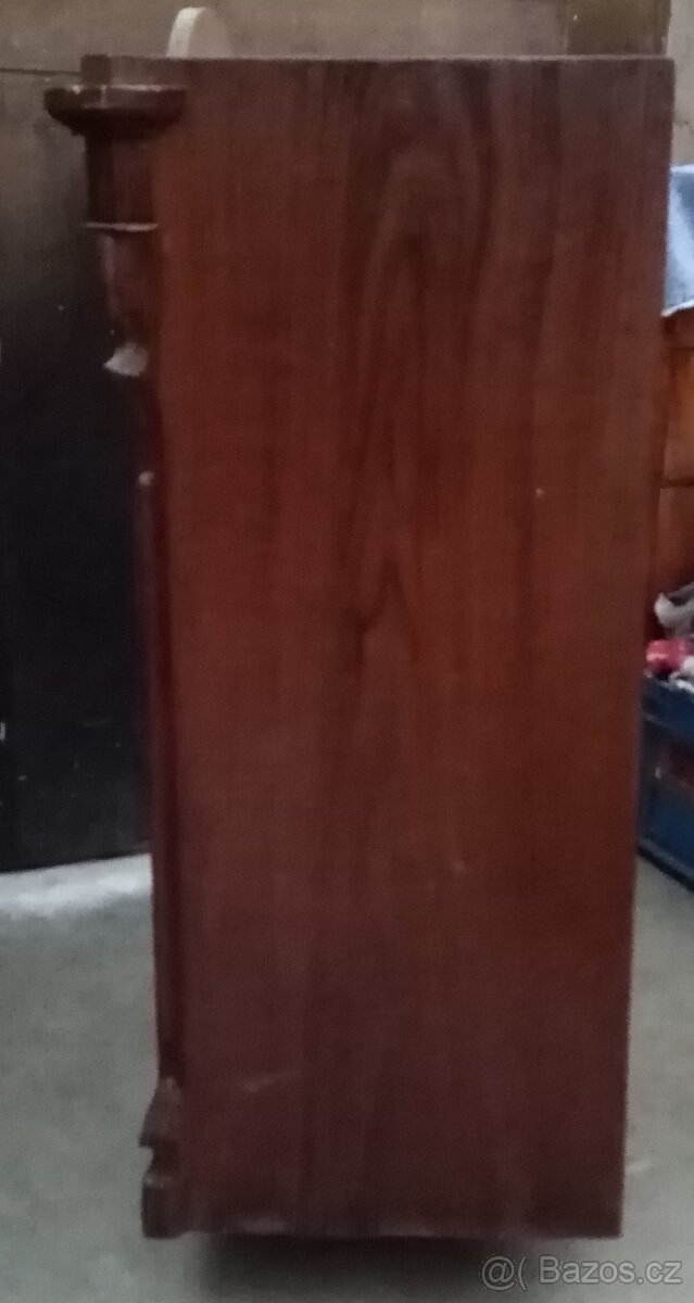 Skříňka prosklená - 5