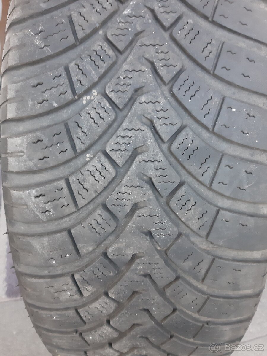 Prodám zimní pneu 215/60R16 - 5