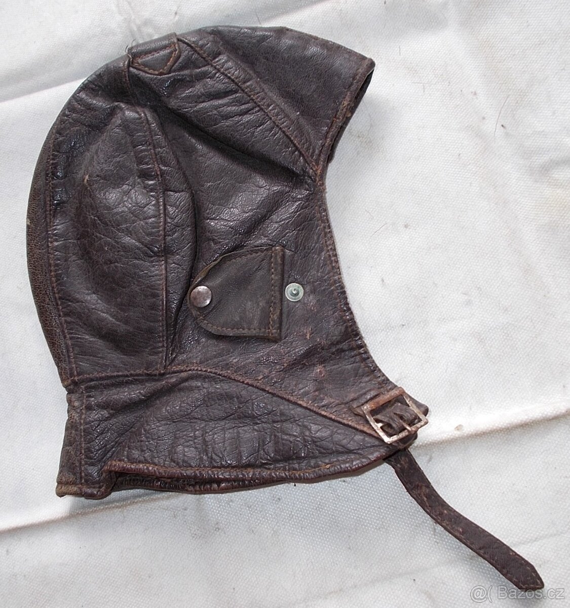 Stará, kožená motokukla. - 5