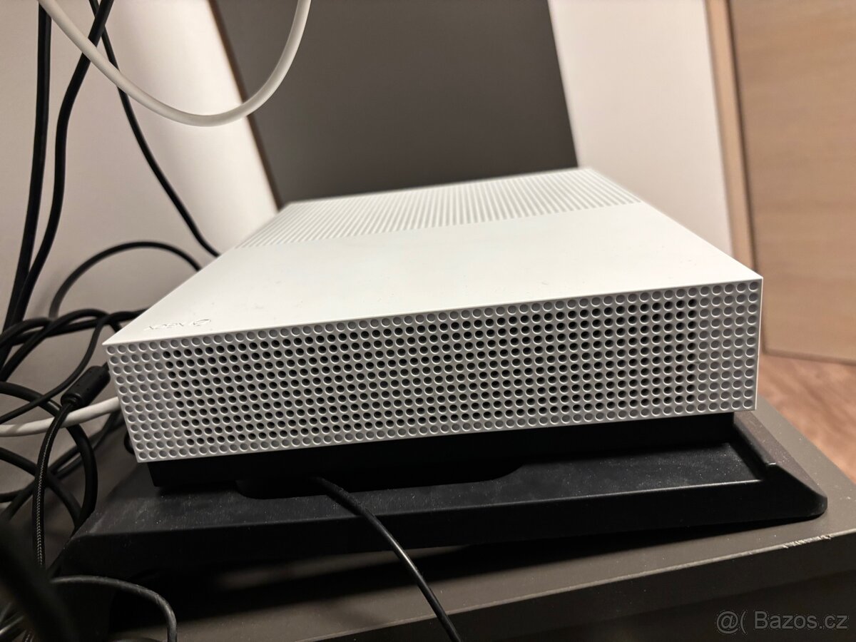 Xbox one+ mys+ větrák - 5