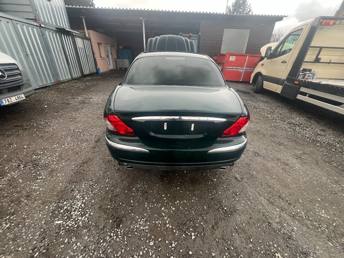 Jaguar X Type 2.5 V6 - 5