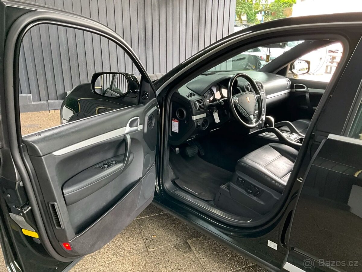 PORSCHE CAYENNE 3.6i-V6 213kW,4X4,DARK OLIVE GREEN perleť