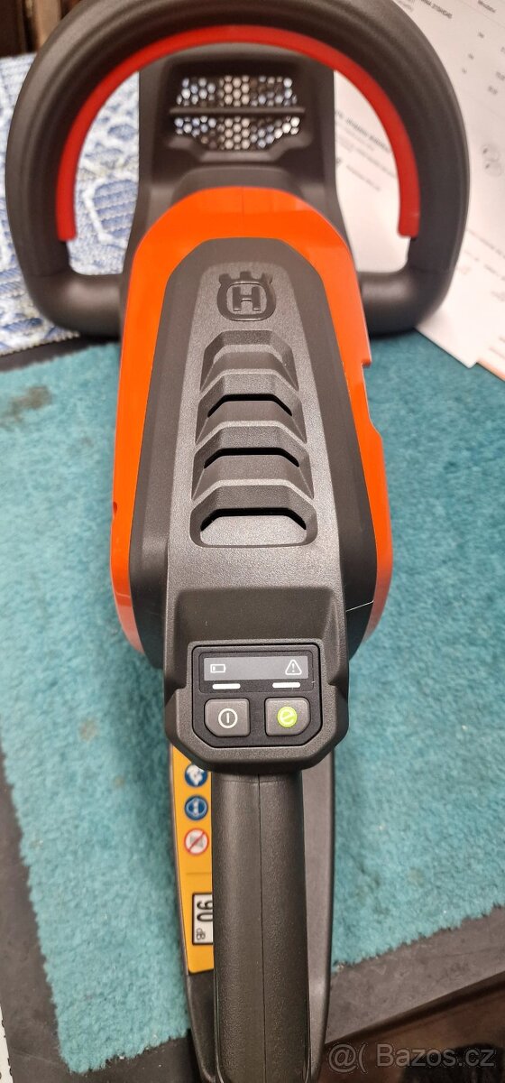 Prodávám aku plotostřih Husqvarna 215i HD45 (solo) - 5