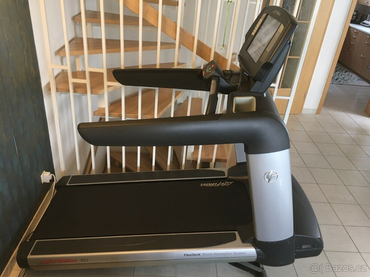 Běžecký pás Life Fitness Elevation Engage 95T - 5
