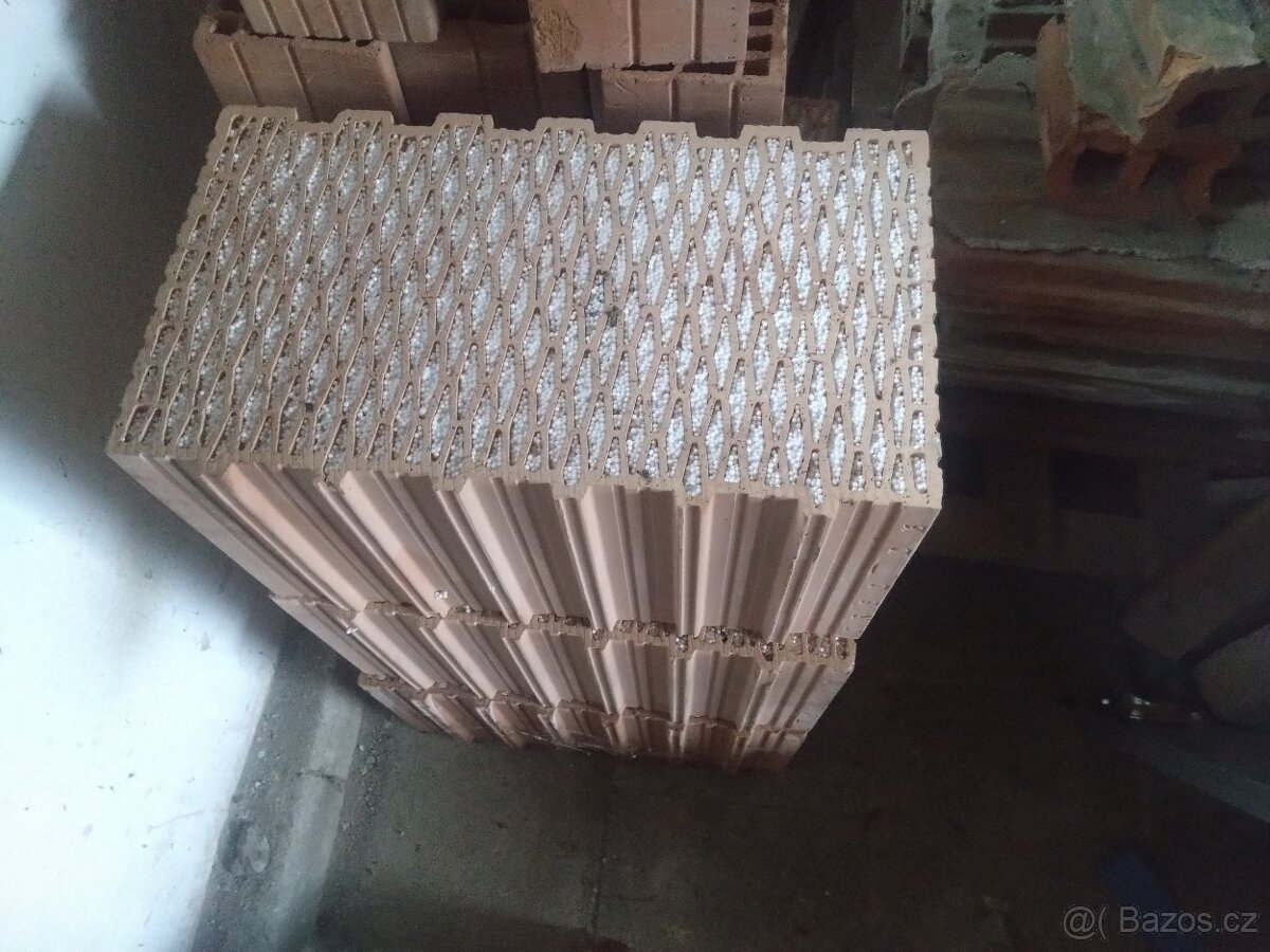 Cihly, zbytek ze stavby - 5