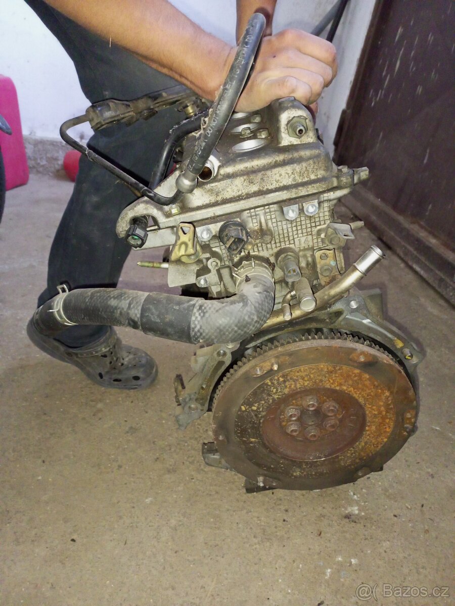 Motor Toyota yaris - 5