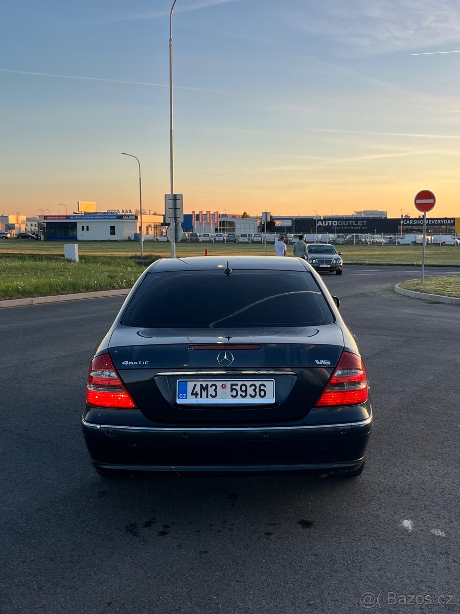 Mercedes E320 - 5