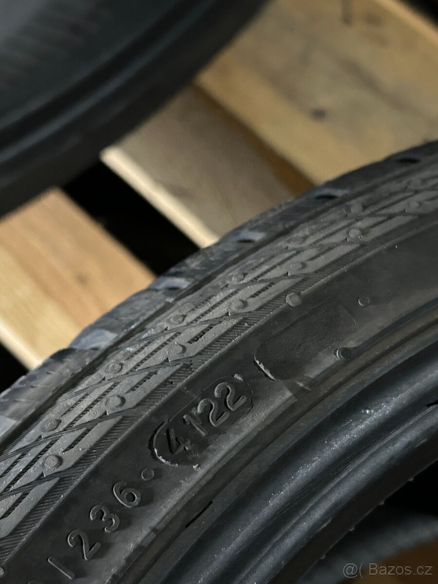 Zimní pneu 225/40 R19 93V Nokian 6mm - 5