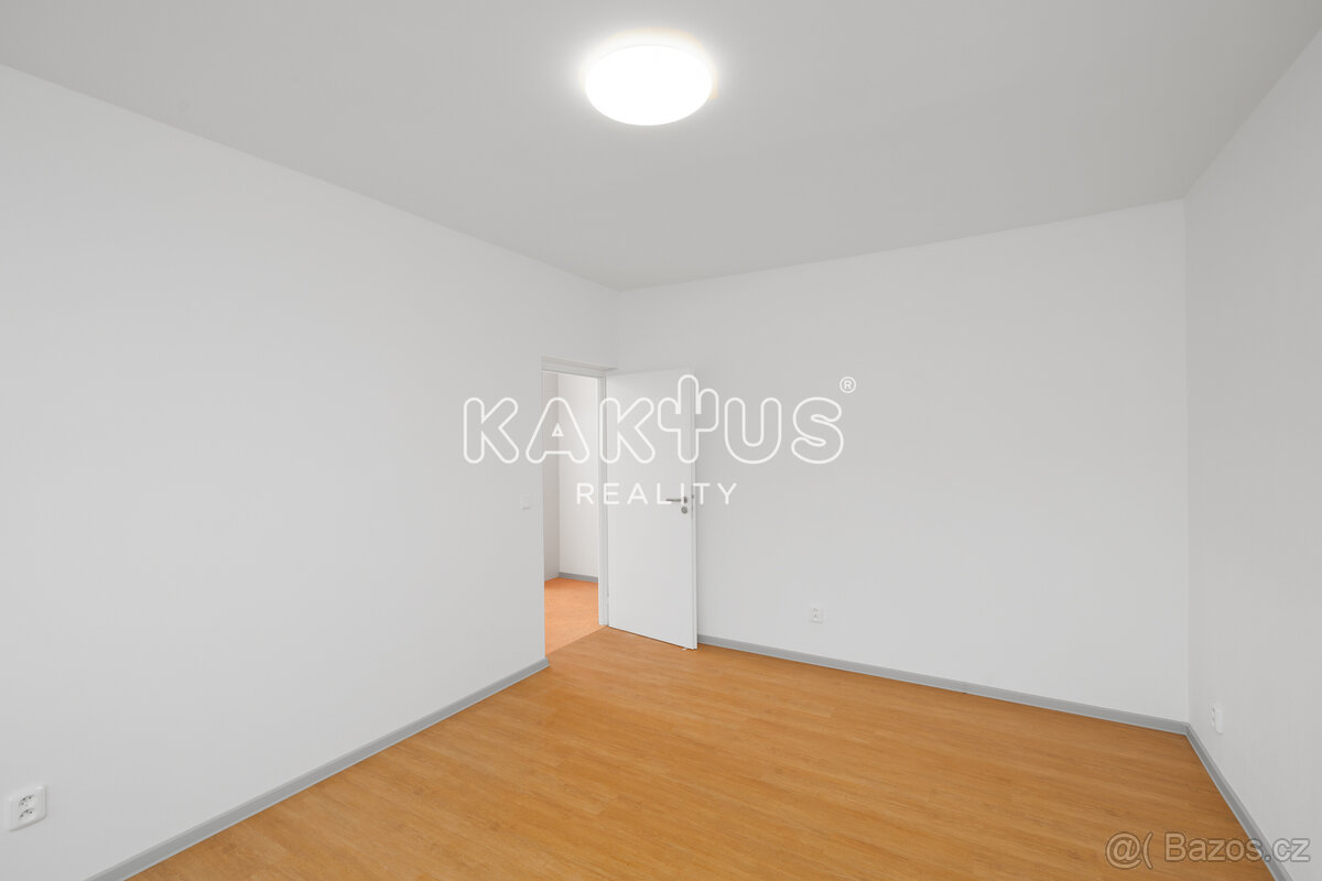 Pronájem bytu 2+1 (56m²), na ulici Vietnamská, Ostrava-Porub - 5