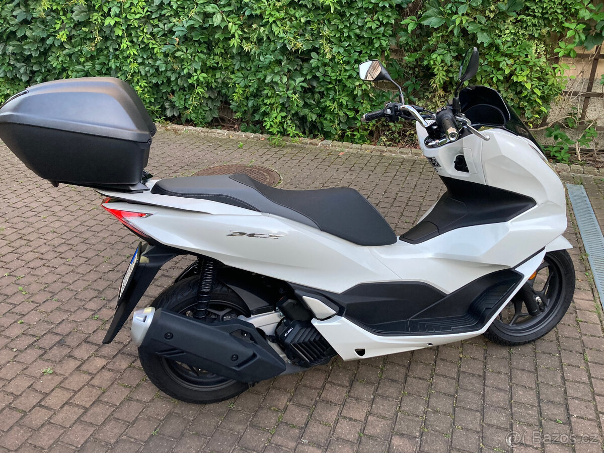 Honda PCX 125, 1.majitel, najeto pouze 2465 km - 5