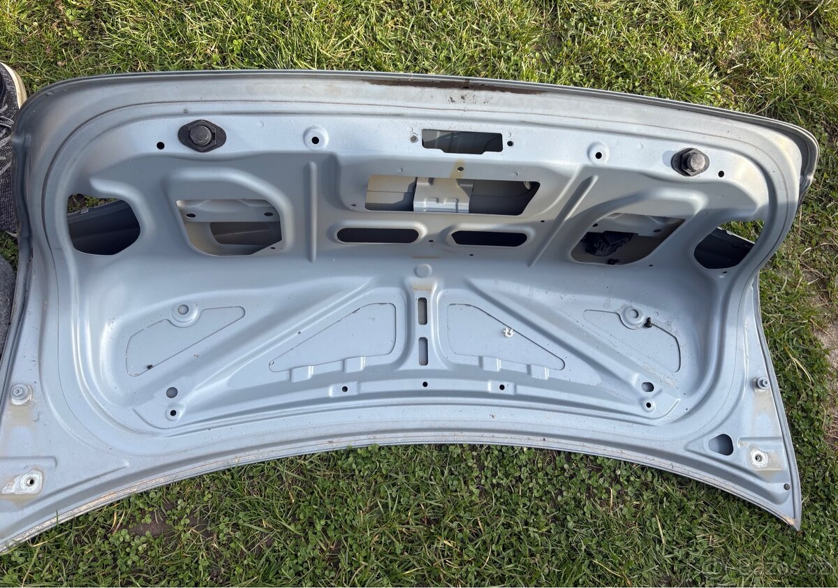 Páté dveře BMW E90 - 5