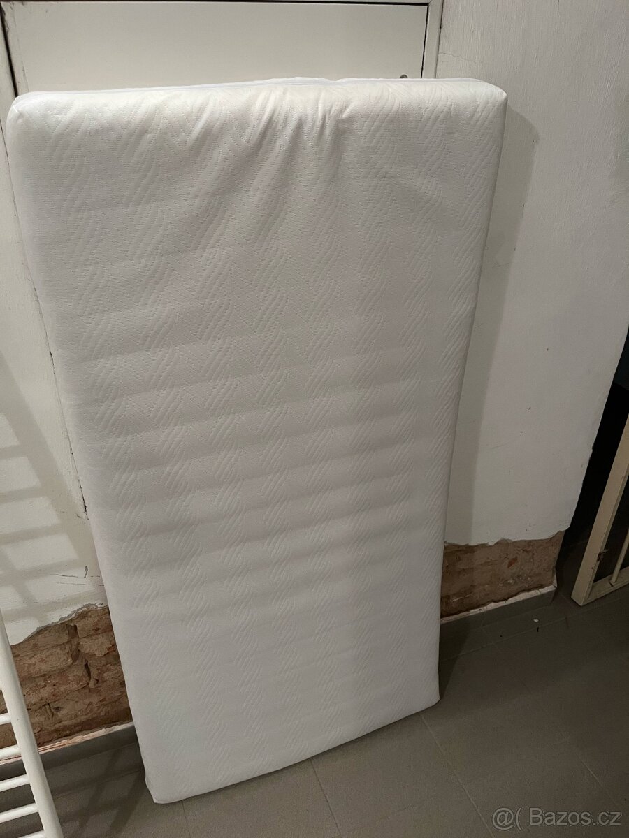 Dětská postel + matrace + prostěradla + povlečení - 5