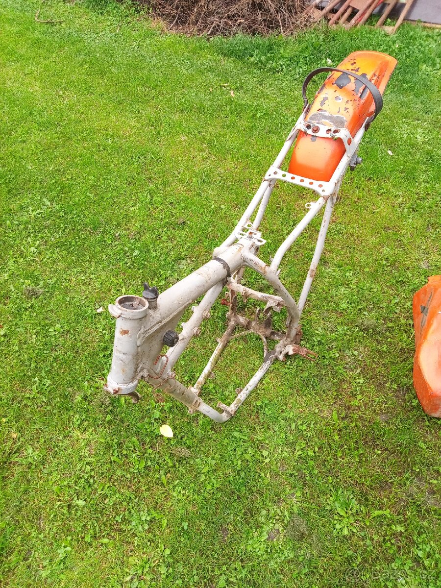 Honda XL600 - rám - 5