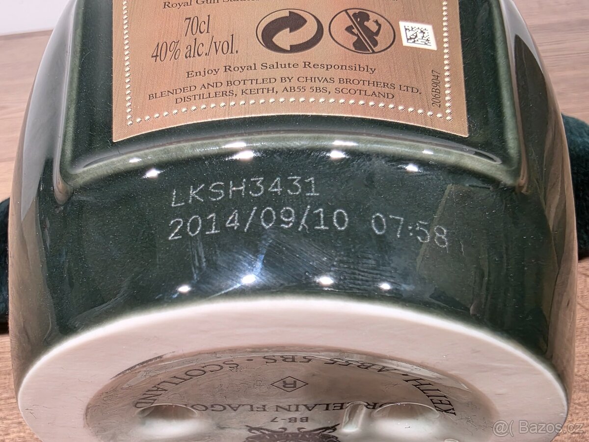 Chivas Regal Royal Salute 21y Emerald flacon (zelená) - 5