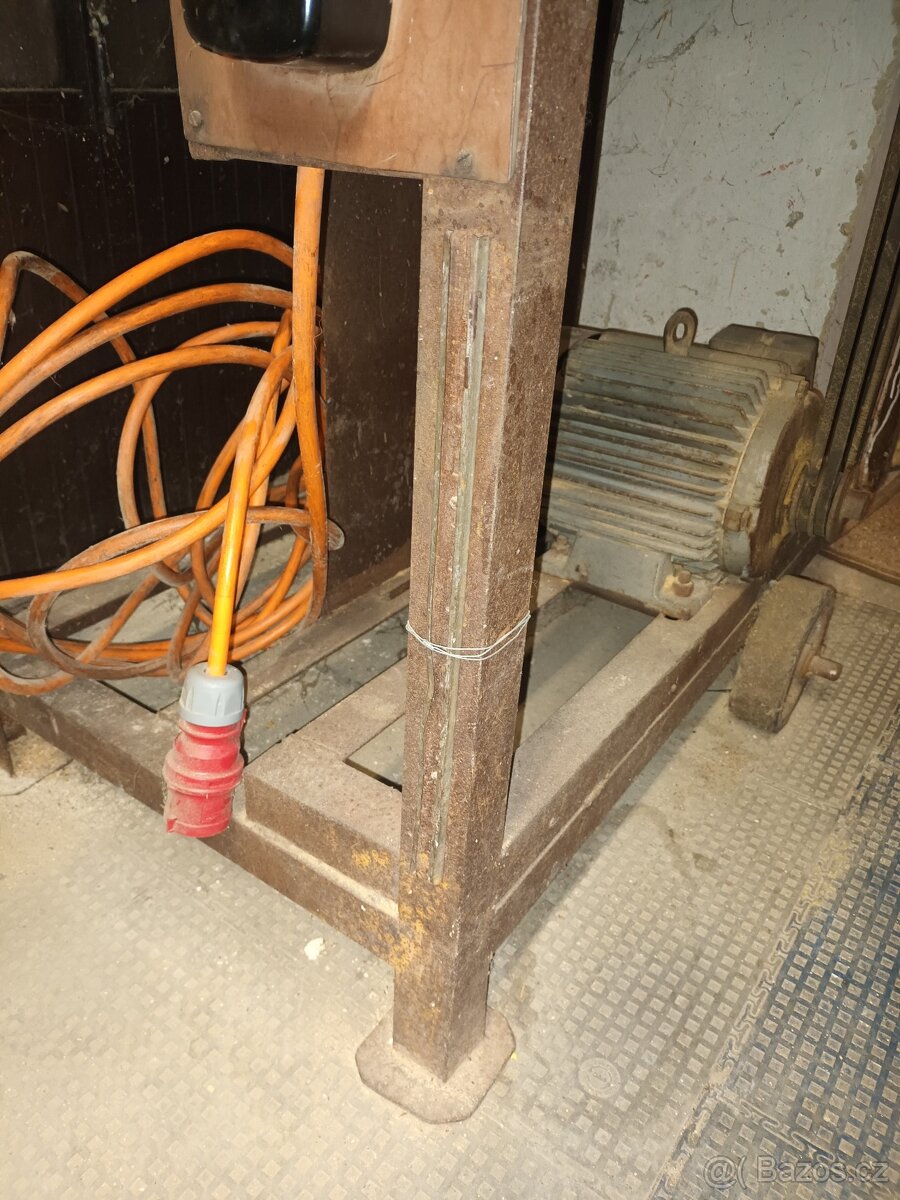 Cirkulárka / pila na dřevo 380 V - 5