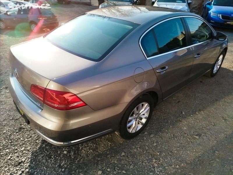VW Passat LIMUZÍNA 1.4 TSi 90kW r.v. 12/2010, naj. 192.235km - 5