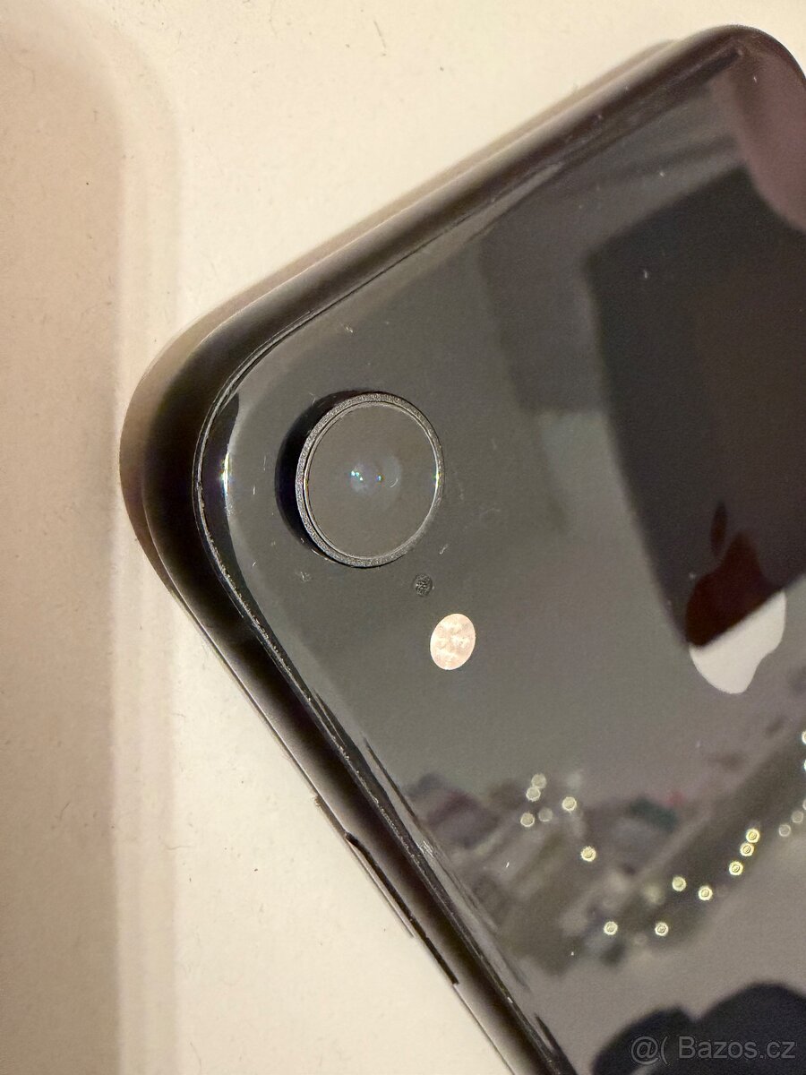 iPhone XR černý 128 GB - 5