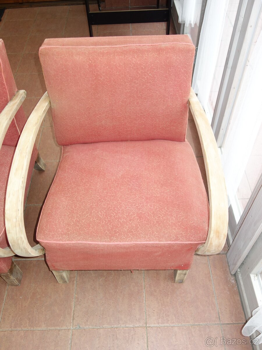 Dvě křesla Halabala červené, cena je za obě dohromady - 5