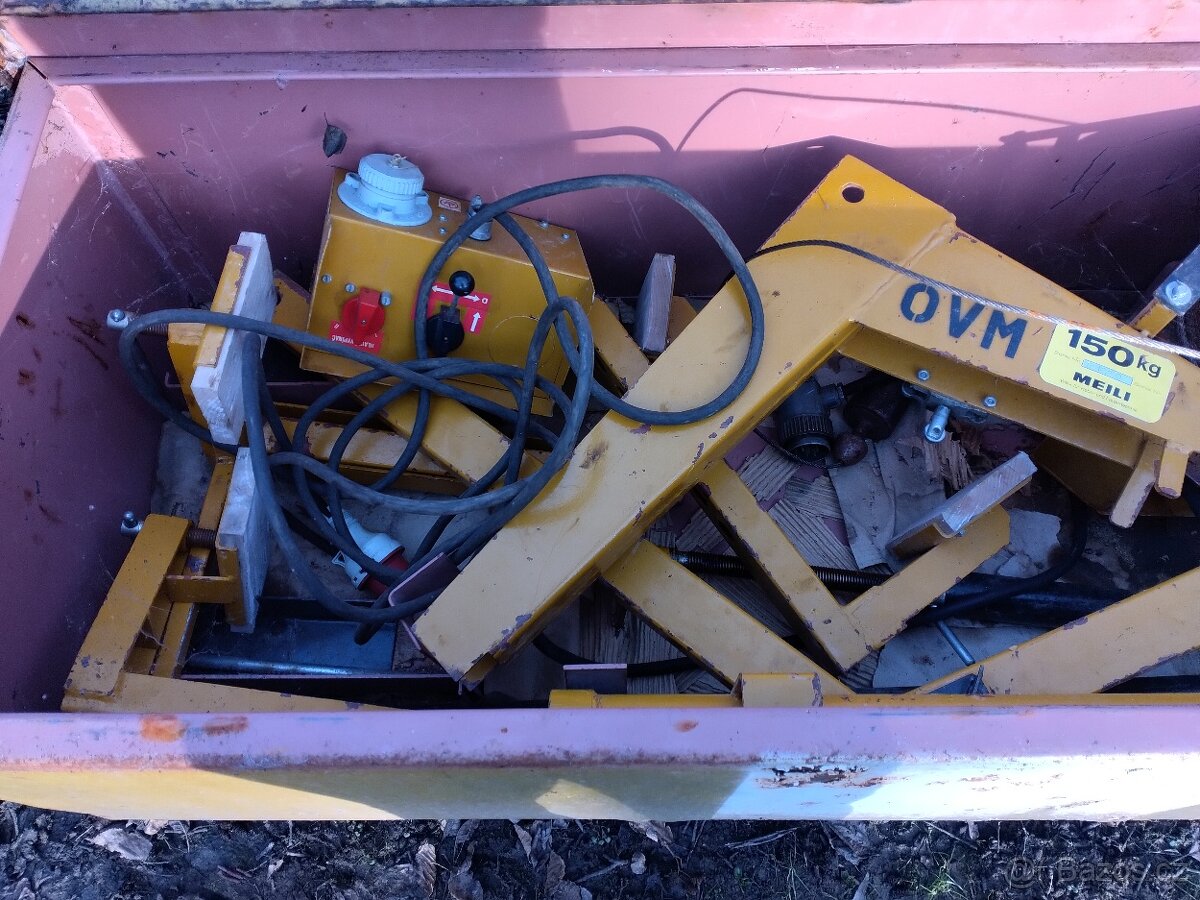 Stavební vrátek, jeřáb. - 5