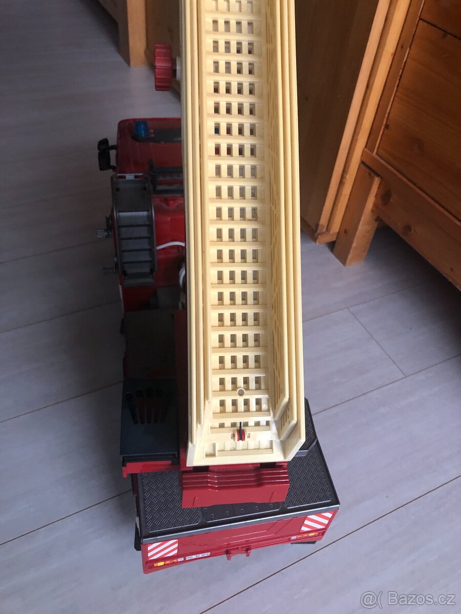 Hasičské auto Scania + žebřík (Bruder) - 5