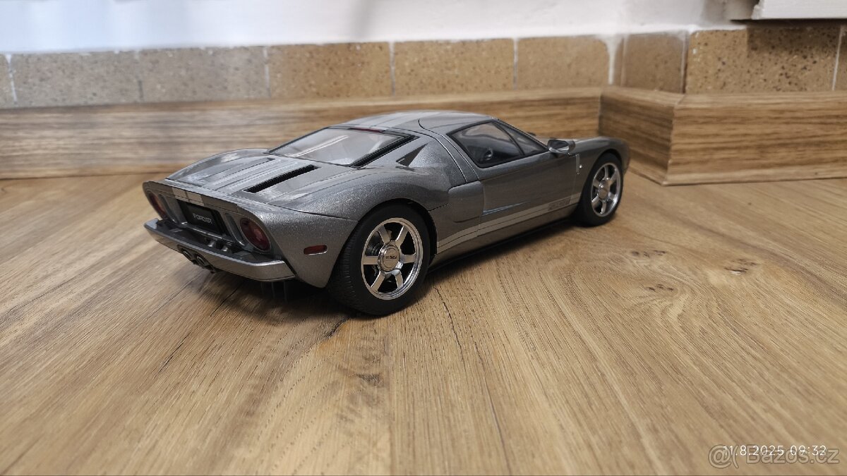 Model Ford GT 2004 1:18 Autoart ( 73025 ) - 5