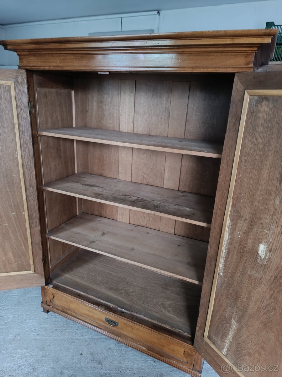 Starožitná skříň - 5