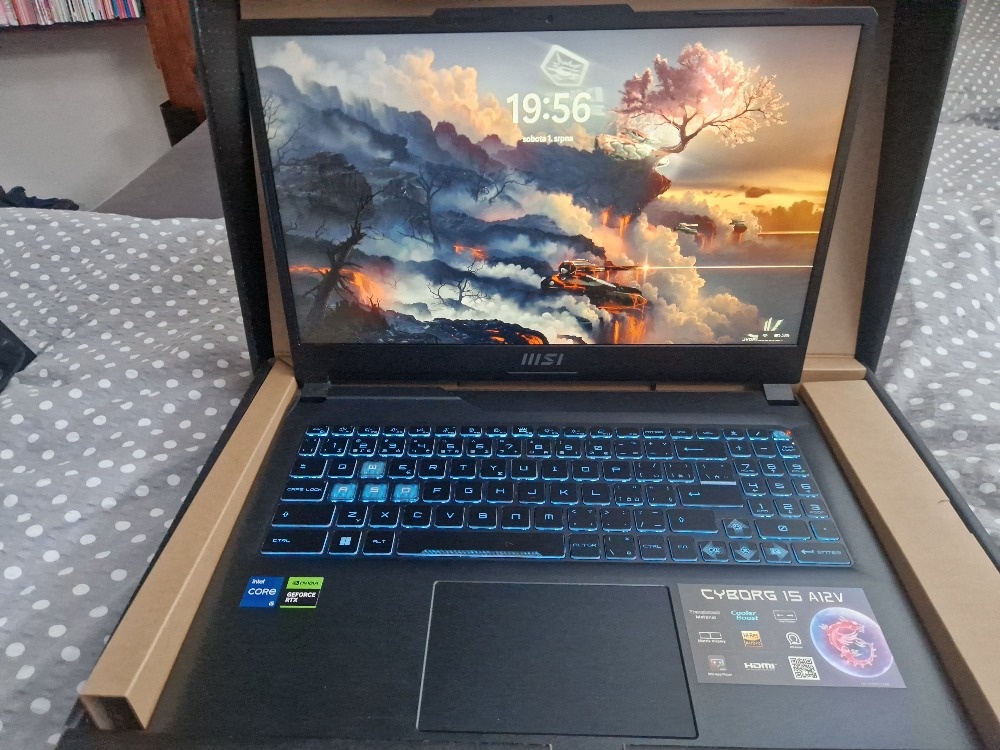 MSI Cyborg 15 A12VE-081CZ - herní notebook - 5