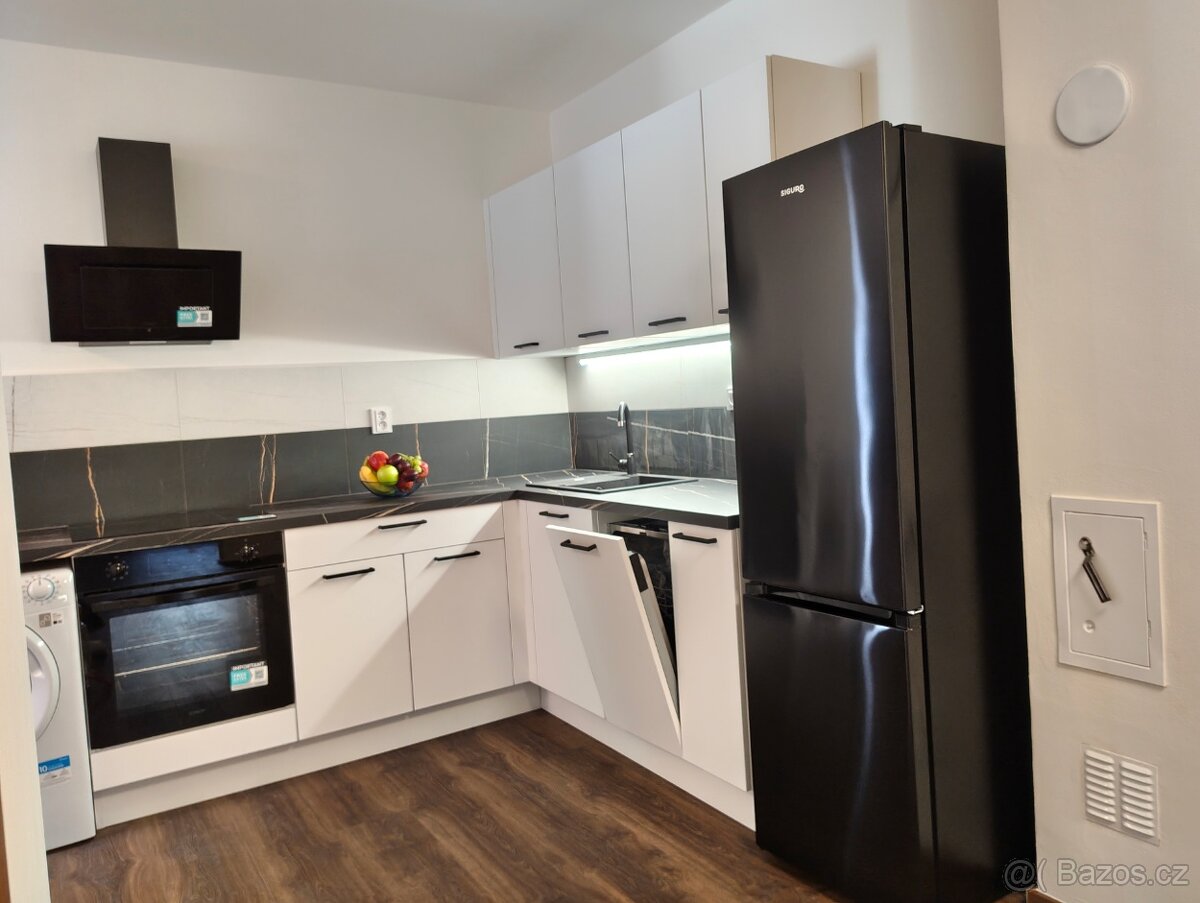 Majitel nabízí k dlouhodobému pronájmu dva nové byty 3+kk v - 5